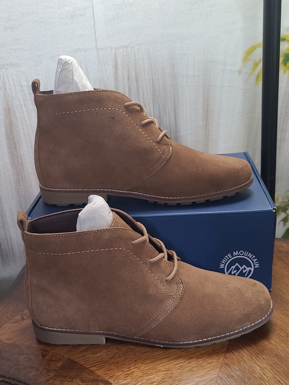 New in box! White Mountain Auburn Womens 10 chestnut suede fall ankle boot